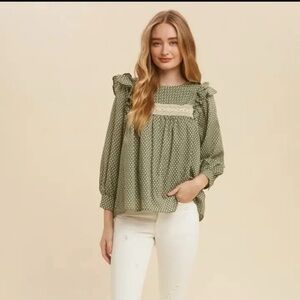 NWT In Loom PINTUCK SMOCK LONG SLEEVE BLOUSE in Forest Green 
Size Small